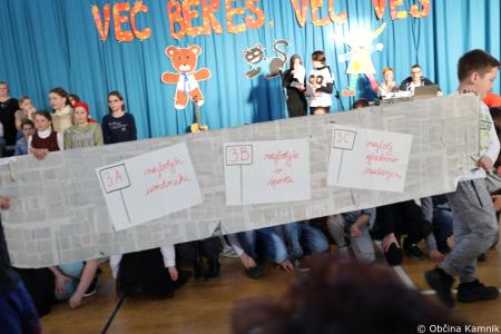 Otroci Osnovne šole Marije Vere so pozdravili pomlad in se spomnili knjižnih junakov (44)